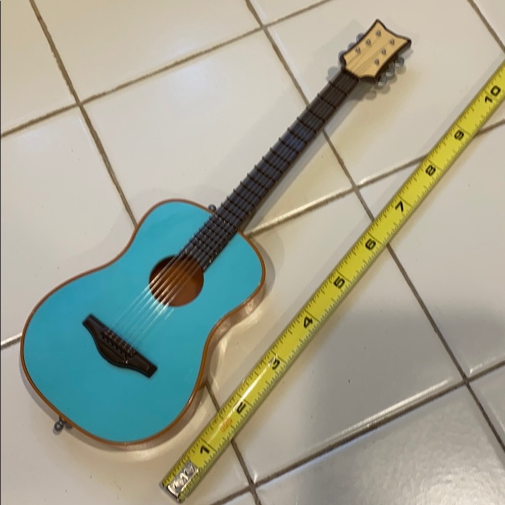 Guitar decor plastic without belt